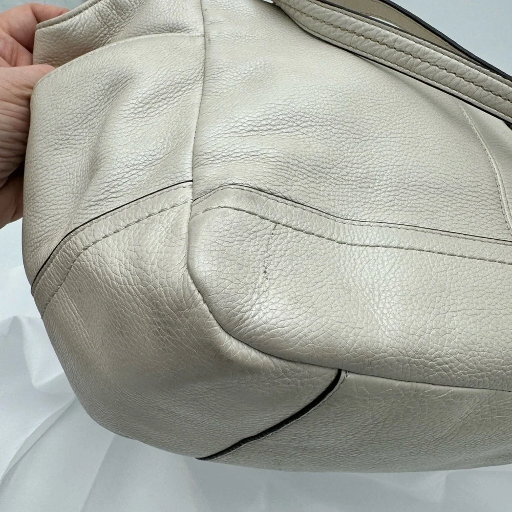 COACH PARK LEATHER CARRIE TOTE SILVER & PARCHMENT‎ F23284